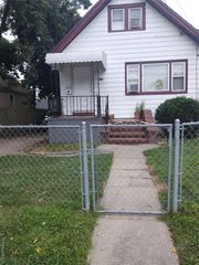 207 Ray Avenue, Freeport, NY 11520