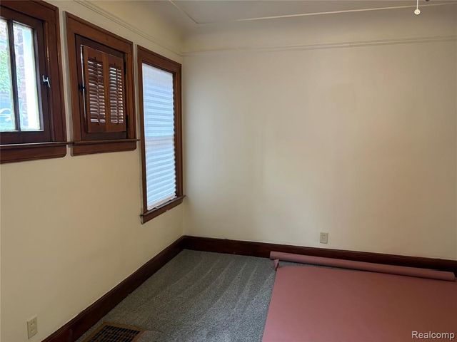15954 NW Hackett Street, Detroit, MI 48227