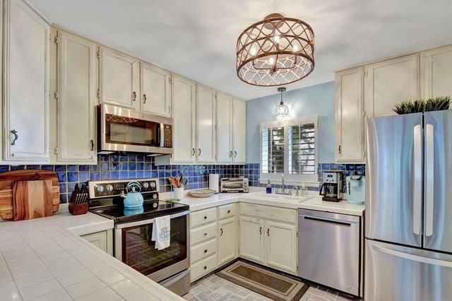 1517 Wood Ave, St Simons Island, GA 31522