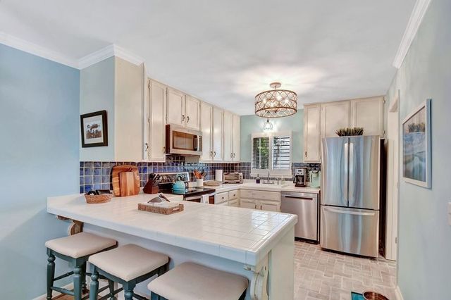 1517 Wood Ave, St Simons Island, GA 31522