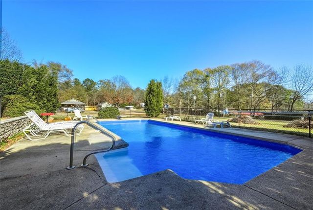 76 Baker SE Road, Cartersville, GA 30121