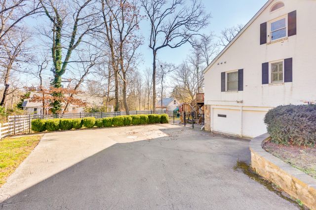 1407 Peter Pan Road, Lookout Mountain, GA 30750