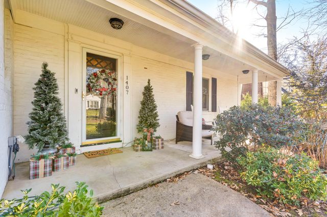 1407 Peter Pan Road, Lookout Mountain, GA 30750