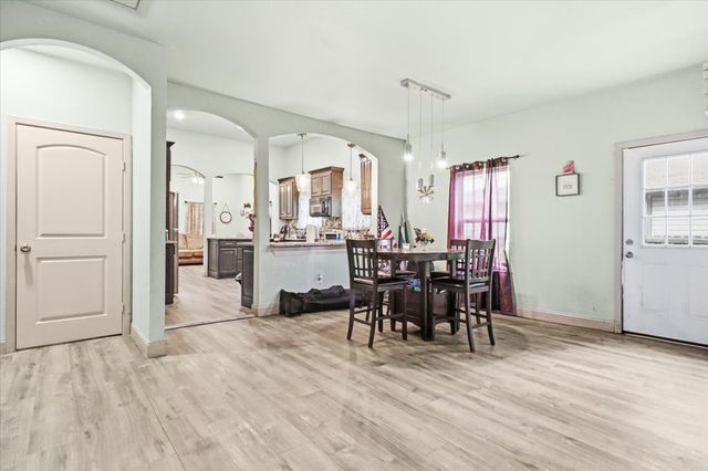 206 N Wood Street, Cleburne, TX 76033