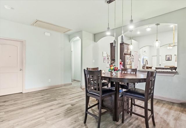 206 N Wood Street, Cleburne, TX 76033