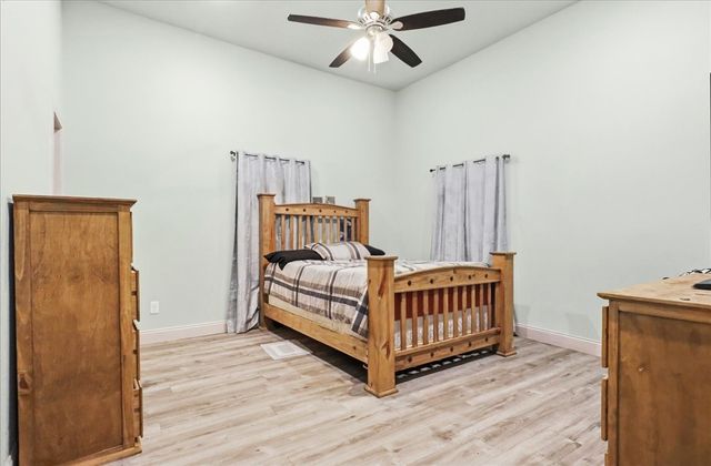 206 N Wood Street, Cleburne, TX 76033