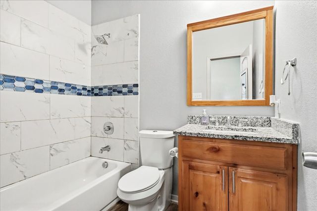 206 N Wood Street, Cleburne, TX 76033
