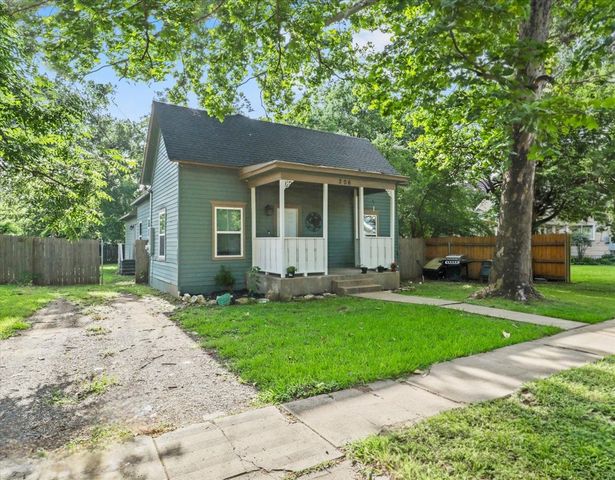 206 N Wood Street, Cleburne, TX 76033