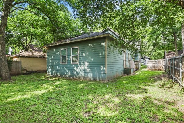 206 N Wood Street, Cleburne, TX 76033