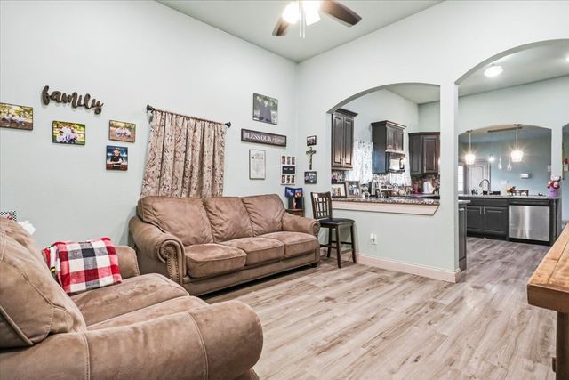 206 N Wood Street, Cleburne, TX 76033