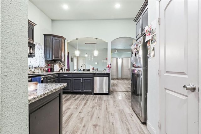 206 N Wood Street, Cleburne, TX 76033