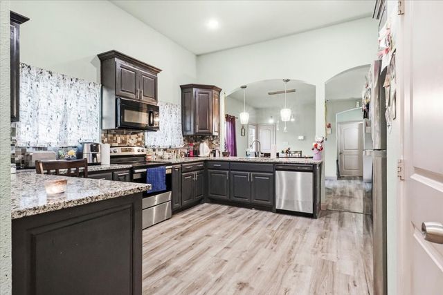 206 N Wood Street, Cleburne, TX 76033