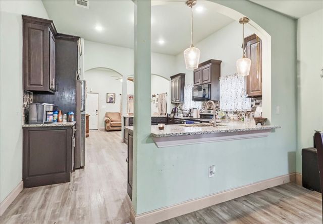 206 N Wood Street, Cleburne, TX 76033
