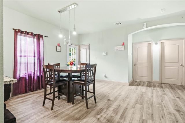 206 N Wood Street, Cleburne, TX 76033