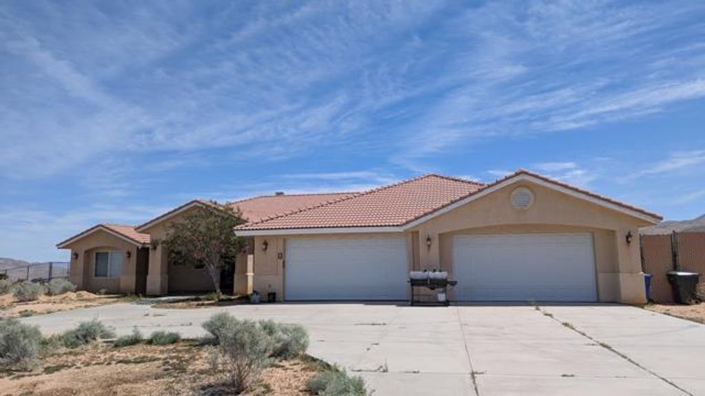 9367 Mustang Av, Apple Valley, CA 92308