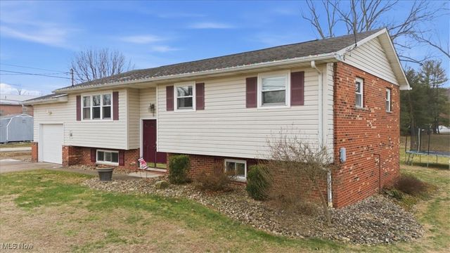 9 Oakbrook Lane, Mineral Wells, WV 26150
