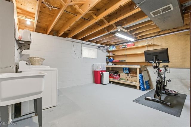 9 Oakbrook Lane, Mineral Wells, WV 26150