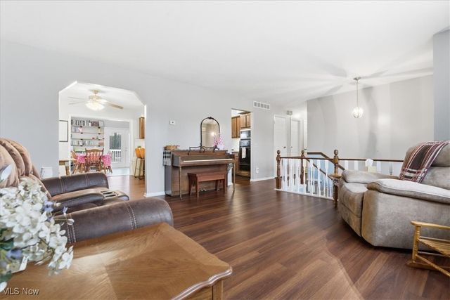 9 Oakbrook Lane, Mineral Wells, WV 26150