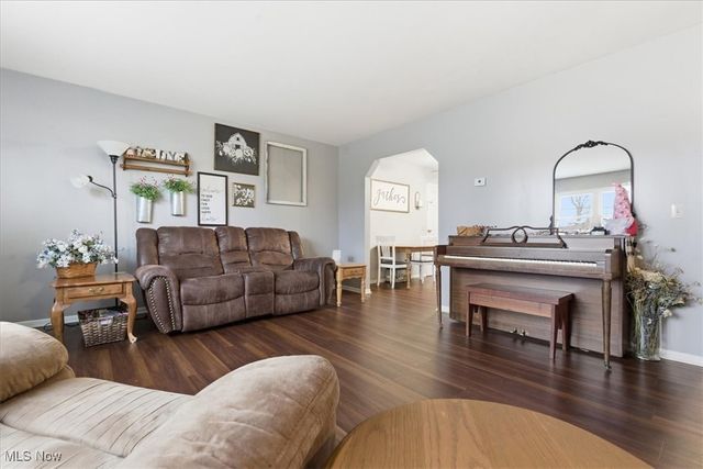 9 Oakbrook Lane, Mineral Wells, WV 26150