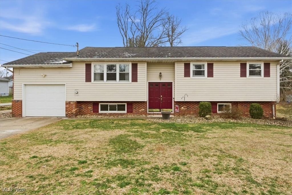 9 Oakbrook Lane, Mineral Wells, WV 26150