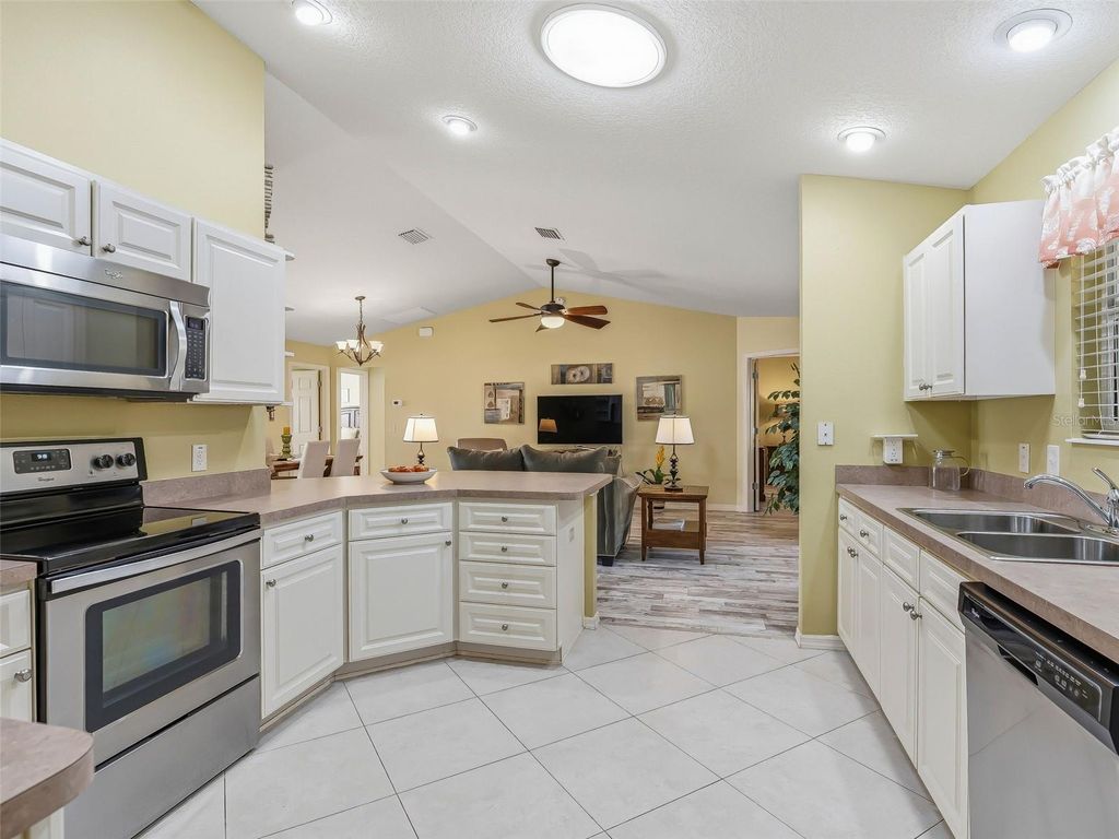 Image 13 of property listing at 3780 INFINITY RUN, The Villages, FL 32163