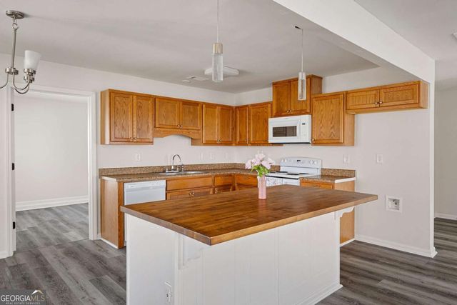415 Heritage Row, Woodstock, GA 30188
