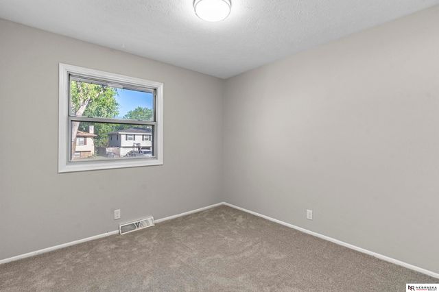 4116 N 101st Street, Omaha, NE 68134