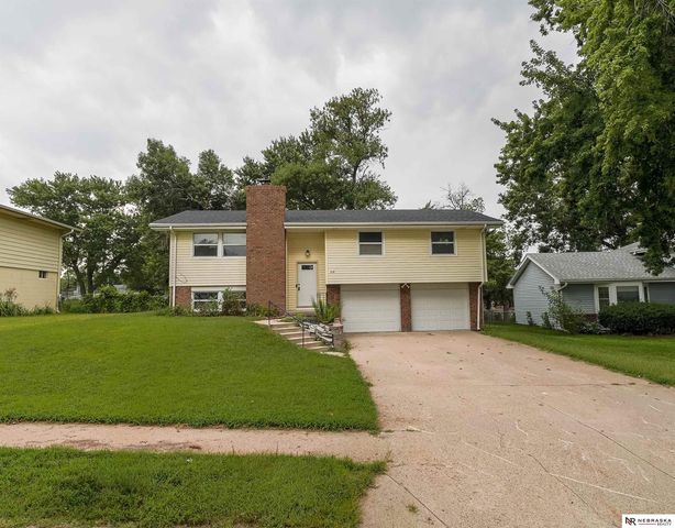 4116 N 101st Street, Omaha, NE 68134