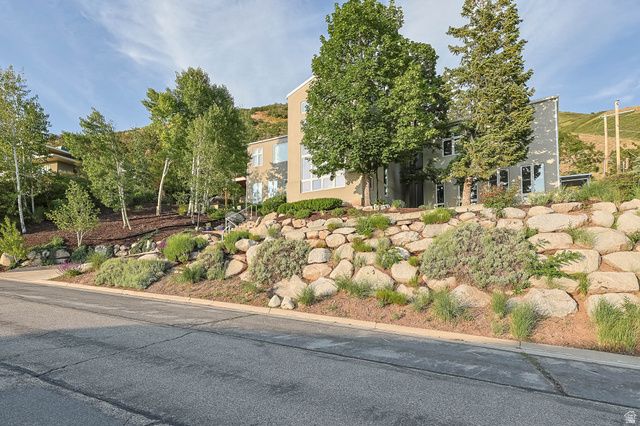 2093 S LAKELINE DR, Salt Lake City, UT 84109