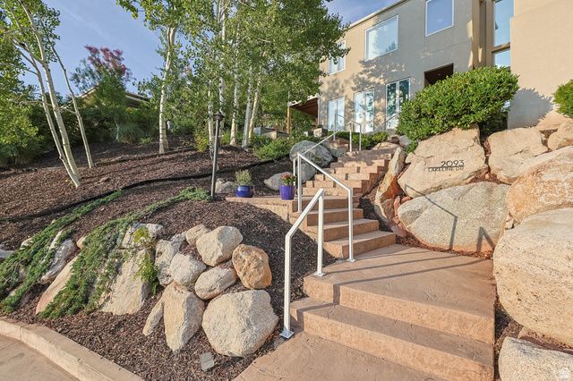 2093 S LAKELINE DR, Salt Lake City, UT 84109