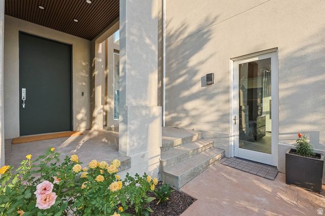 2093 S LAKELINE DR, Salt Lake City, UT 84109