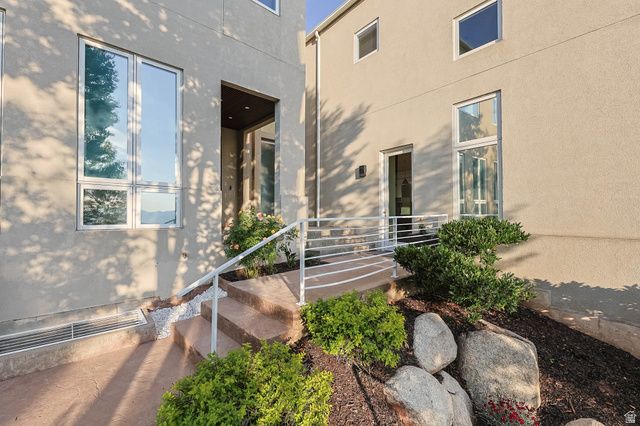 2093 S LAKELINE DR, Salt Lake City, UT 84109