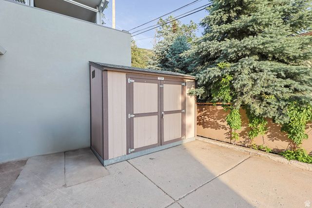 2093 S LAKELINE DR, Salt Lake City, UT 84109