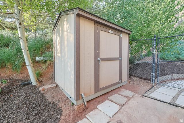 2093 S LAKELINE DR, Salt Lake City, UT 84109