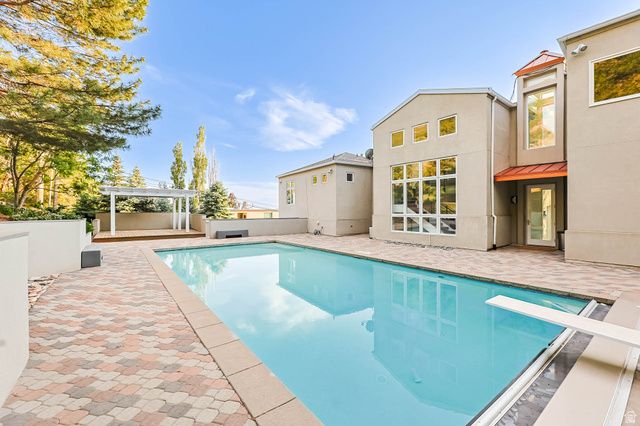 2093 S LAKELINE DR, Salt Lake City, UT 84109