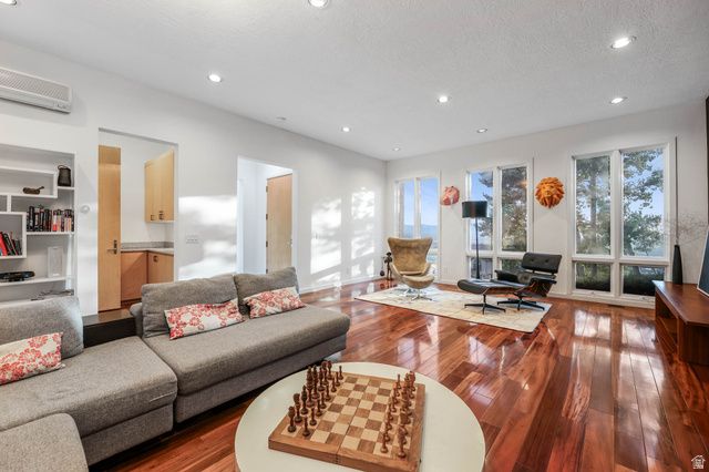 2093 S LAKELINE DR, Salt Lake City, UT 84109