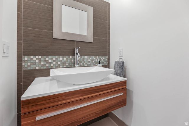 2093 S LAKELINE DR, Salt Lake City, UT 84109