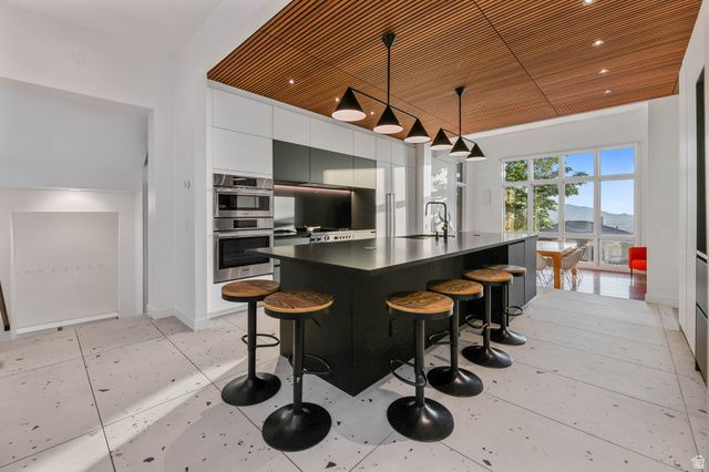 2093 S LAKELINE DR, Salt Lake City, UT 84109