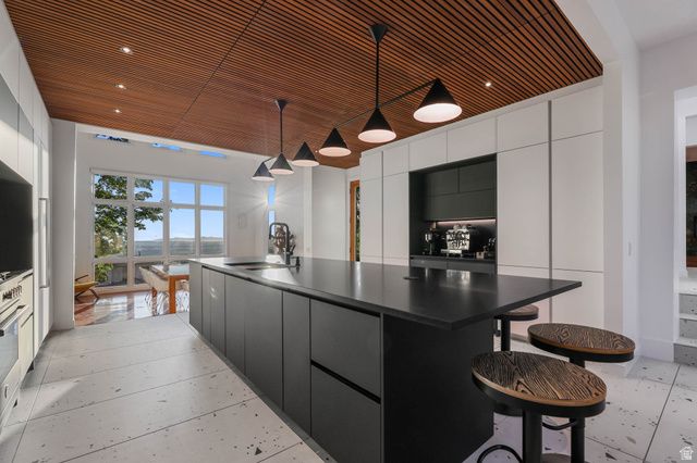 2093 S LAKELINE DR, Salt Lake City, UT 84109