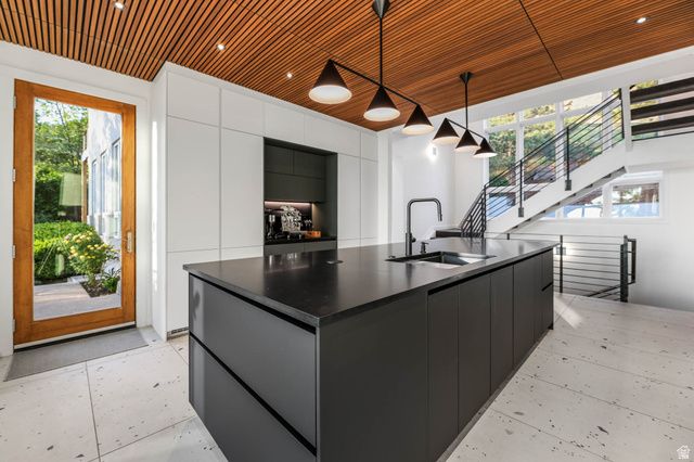 2093 S LAKELINE DR, Salt Lake City, UT 84109