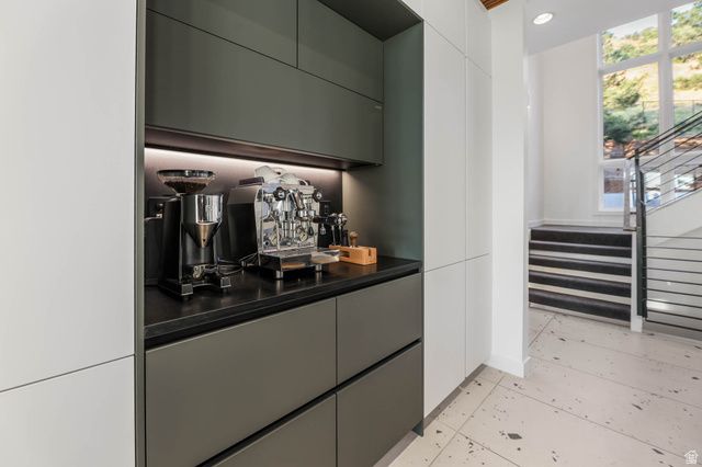 2093 S LAKELINE DR, Salt Lake City, UT 84109