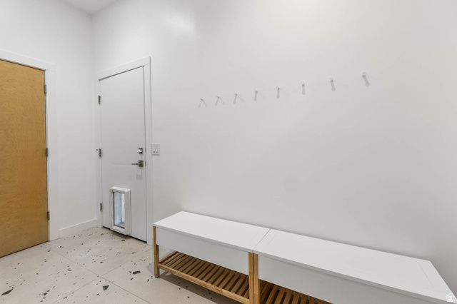 2093 S LAKELINE DR, Salt Lake City, UT 84109