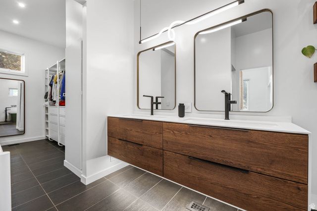 2093 S LAKELINE DR, Salt Lake City, UT 84109