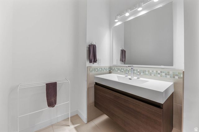 2093 S LAKELINE DR, Salt Lake City, UT 84109