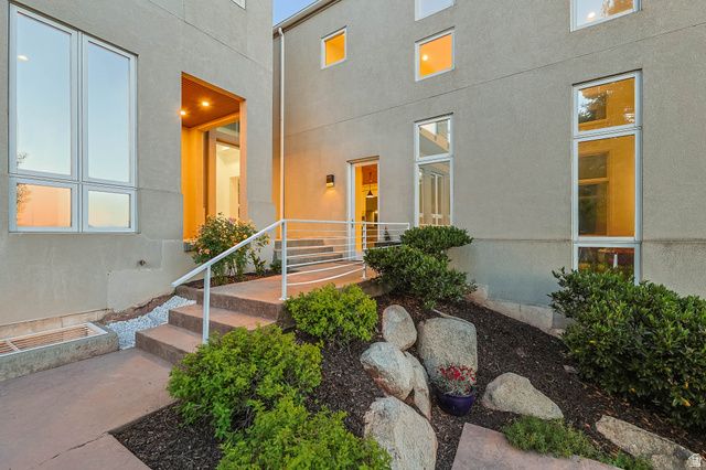 2093 S LAKELINE DR, Salt Lake City, UT 84109