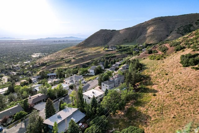 2093 S LAKELINE DR, Salt Lake City, UT 84109