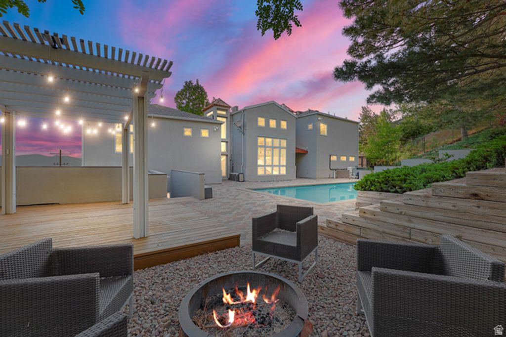 2093 S LAKELINE DR, Salt Lake City, UT 84109