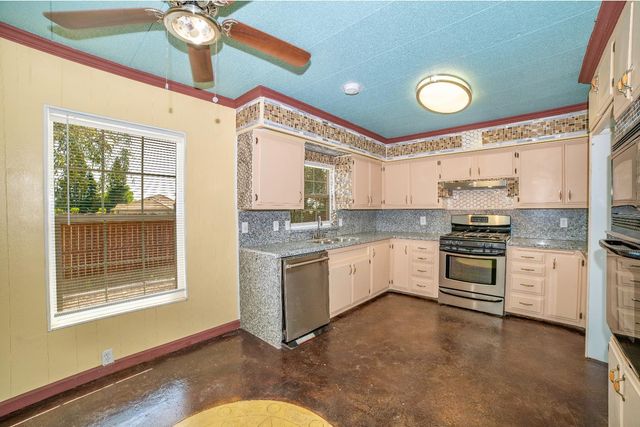 21044 E Meza Ln, Linden, CA 95236