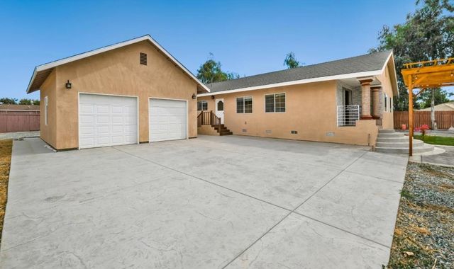 21044 E Meza Ln, Linden, CA 95236