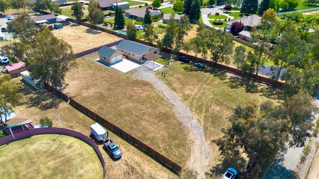 21044 E Meza Ln, Linden, CA 95236